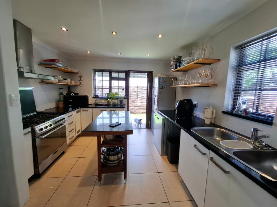 To Let 2 Bedroom Property for Rent in Table View Western Cape